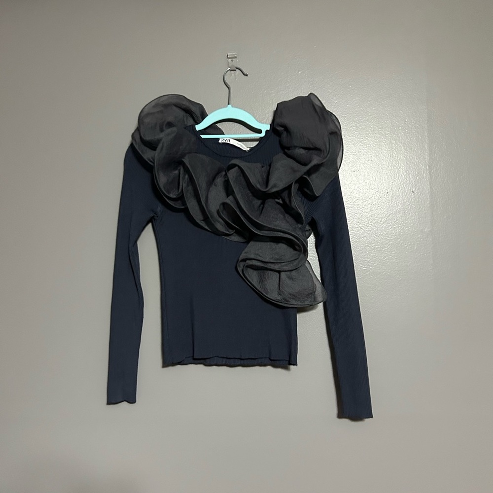 Zara Blogger Fave Gray Ribbed Top With Ruffle Trims Size Medium